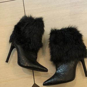 Black fur boots